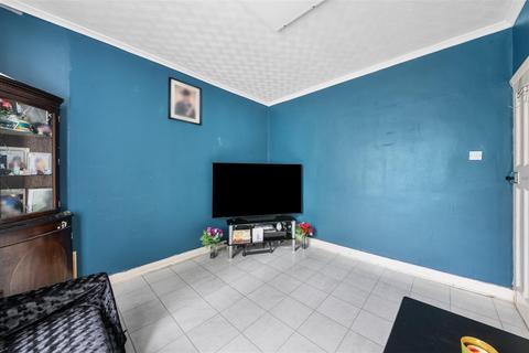 3 bedroom end of terrace house for sale, Kingsbridge Crescent, Southall UB1