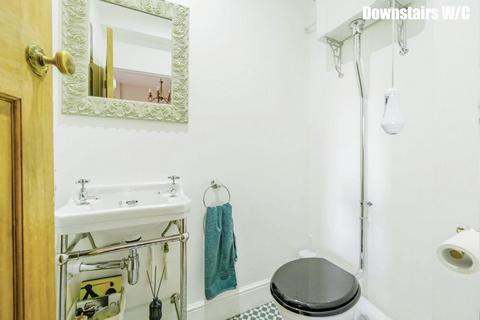 105 Upper Gungate, Tamworth, B79 8AX