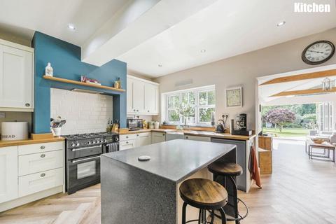 105 Upper Gungate, Tamworth, B79 8AX