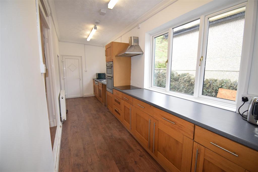 Manod Road, Blaenau Ffestiniog 4 bed detached house for sale £189,000