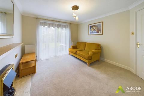16 Partridge Drive, Uttoxeter, ST14 8TY