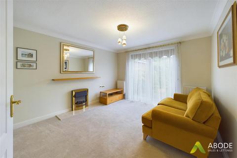 16 Partridge Drive, Uttoxeter, ST14 8TY