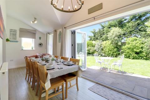 6 Tors View, Westward Ho!, Bideford, EX39 1XJ