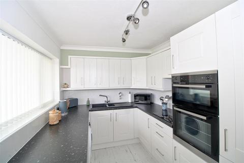 2 bedroom flat for sale, Chyngton Road, Seaford