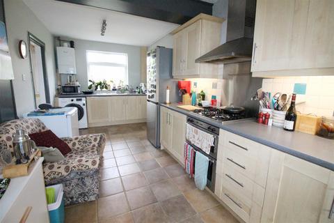 3 bedroom semi-detached house for sale, Gateshead Road, Borehamwood