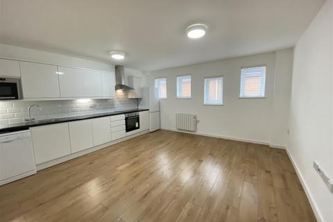 1 bedroom flat to rent, Turners Hill, Cheshunt