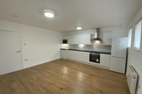 1 bedroom flat to rent, Turners Hill, Cheshunt
