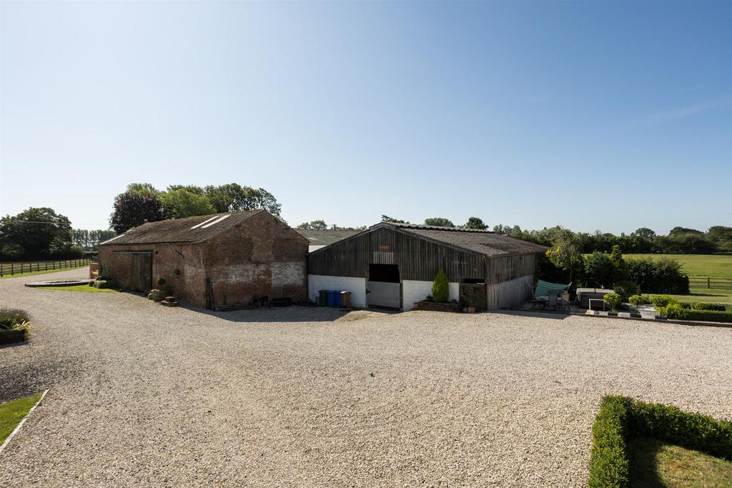 Stables &amp; outbuildings