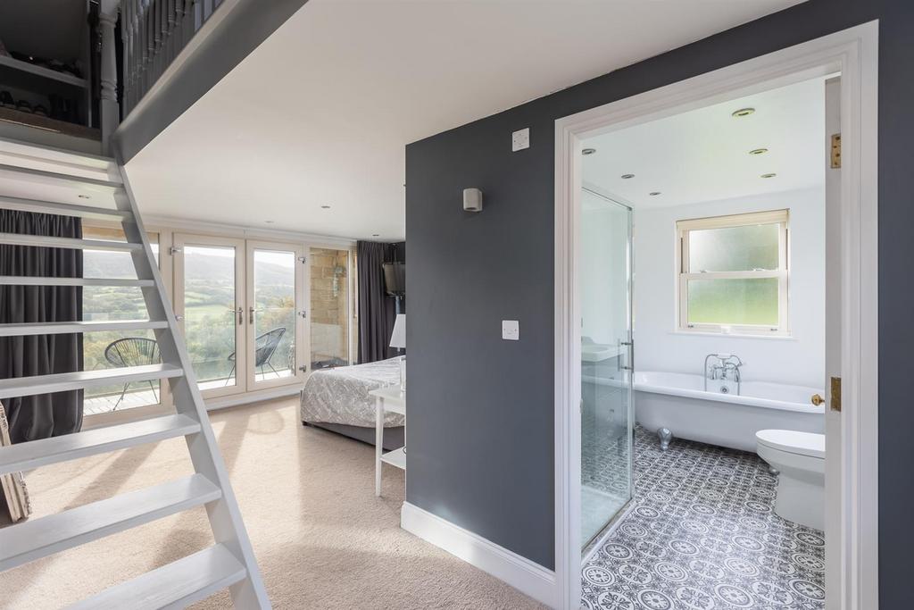 Principal Bedroom Suite