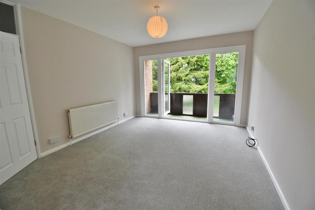Upper Holly Walk, Leamington Spa 2 bed flat for sale £225,000