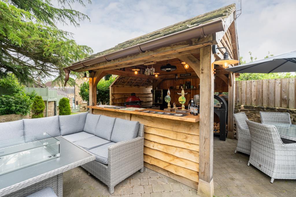 Outdoor Kitchen/Bar