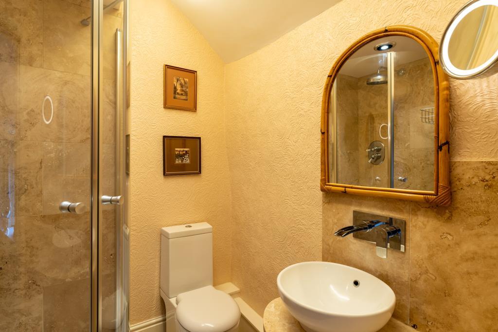 Master En-Suite