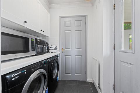 16 Deeprose Close, Guildford, GU2 9NA