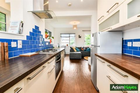 2 bedroom apartment for sale, Gainsborough Court , Nether Street, London N12