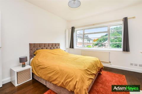 2 bedroom apartment for sale, Gainsborough Court , Nether Street, London N12