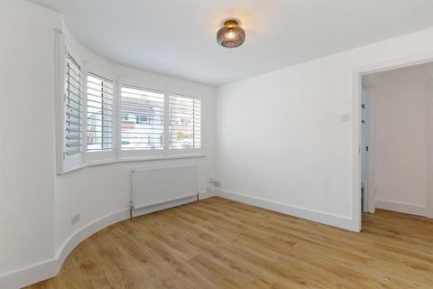 2 bedroom maisonette to rent, Runnymede, London SW19