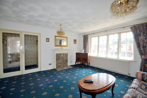 2 bedroom flat for sale, Rowsley Road, Meads, Eastbourne