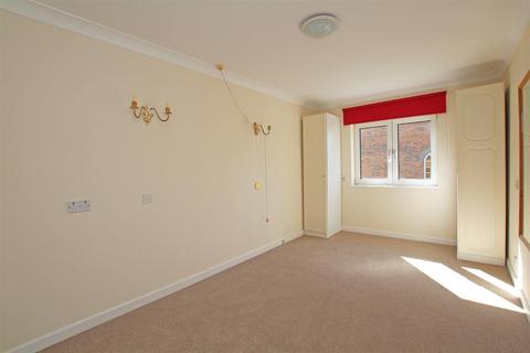 1 bedroom retirement property for sale, Henty Gardens, Chichester