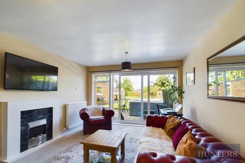 16 Alma Close, Cheltenham, GL51 3NA