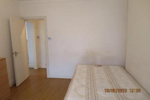 4 bedroom apartment to rent, Hendale Avenue, Hendon