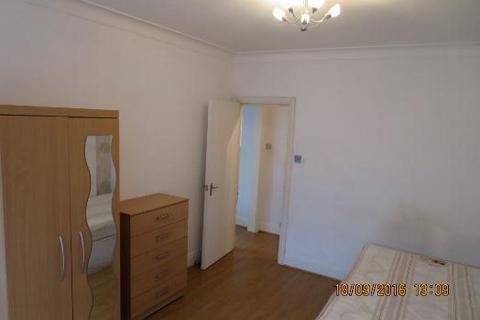 4 bedroom apartment to rent, Hendale Avenue, Hendon