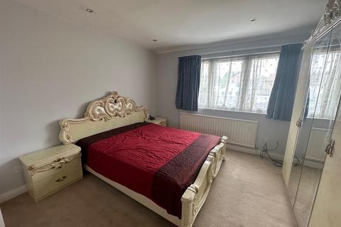 5 bedroom semi-detached house to rent, Tintern Way, Harrow