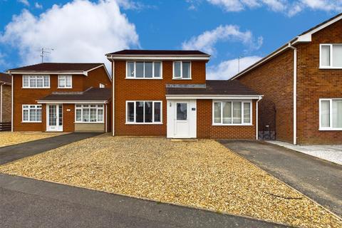 4 bedroom detached house for sale, Buckfield Road, Leominster