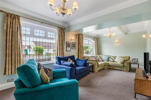 6 bedroom house for sale, Holme Grove, Burley in Wharfedale LS29