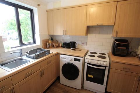 2 bedroom house to rent, Wellington Place, Warley, Brentwood