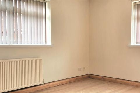 2 bedroom flat to rent, Cannon Street, Manchester M30
