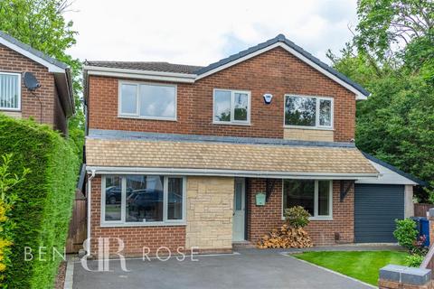 4 bedroom detached house for sale, St. James Gardens, Leyland