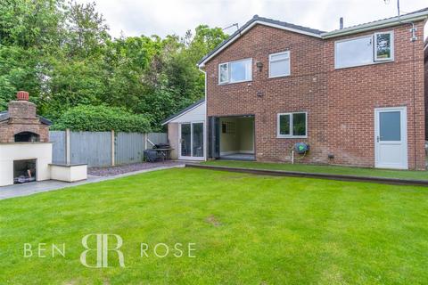 4 bedroom detached house for sale, St. James Gardens, Leyland