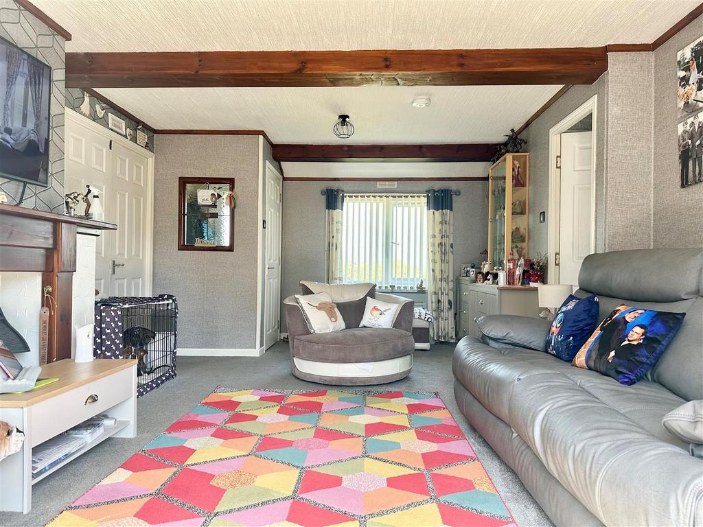 Living Room 1.jpg