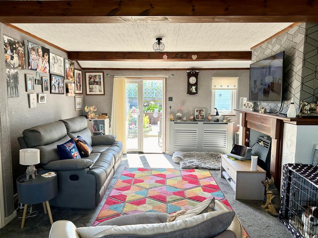 Living Room 2.jpg