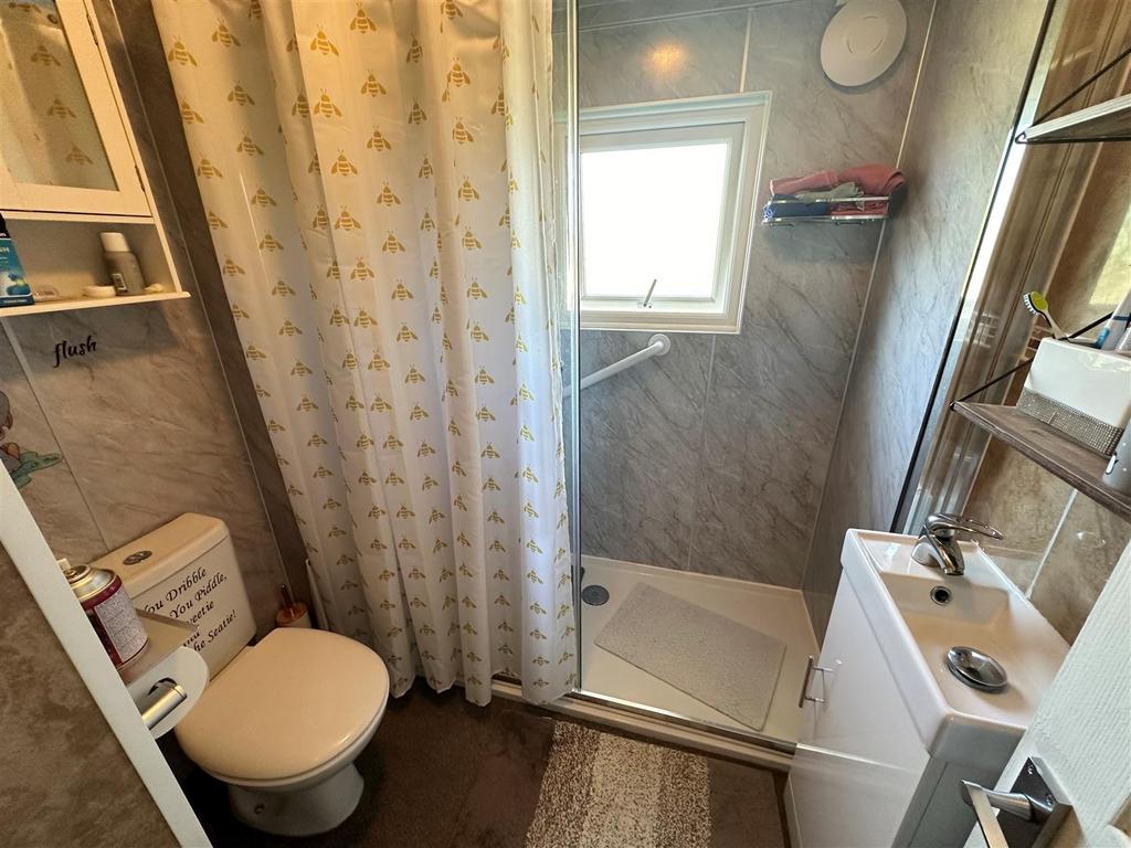 Shower Room.jpg