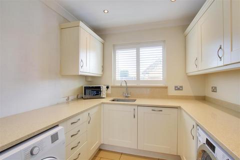 4 bedroom detached house for sale, Shambrook Road, Cheshunt