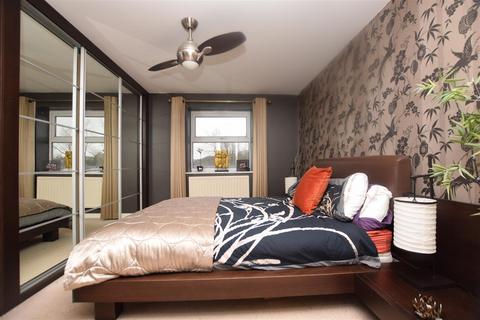2 bedroom flat to rent, 10285 Wick Road, Bristol