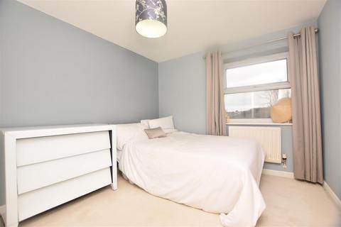 2 bedroom flat to rent, 10285 Wick Road, Bristol