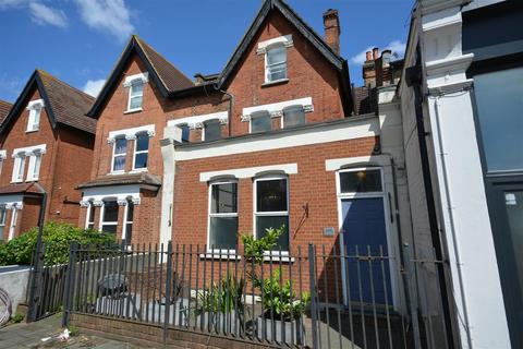 2 bedroom flat for sale, Merton Road, South Wimbledon SW19