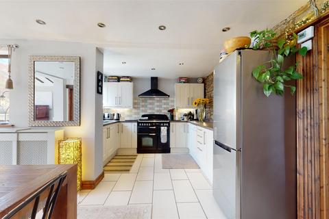 4 bedroom end of terrace house for sale, Church Lane, Whitchurch