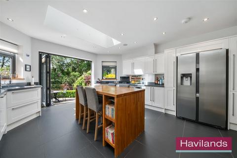 23 The Spinney, London, N21 1LL