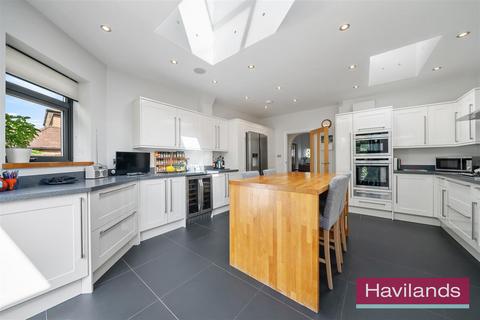 23 The Spinney, London, N21 1LL
