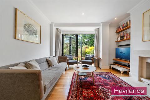 23 The Spinney, London, N21 1LL