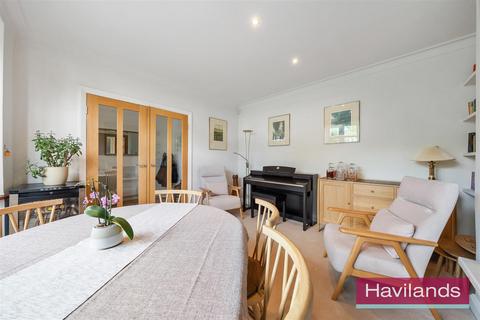 23 The Spinney, London, N21 1LL