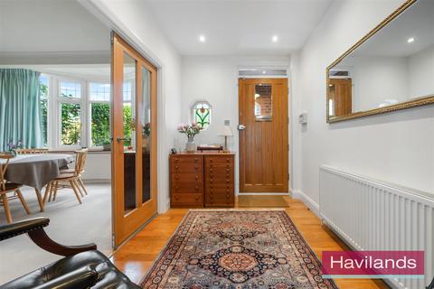 23 The Spinney, London, N21 1LL