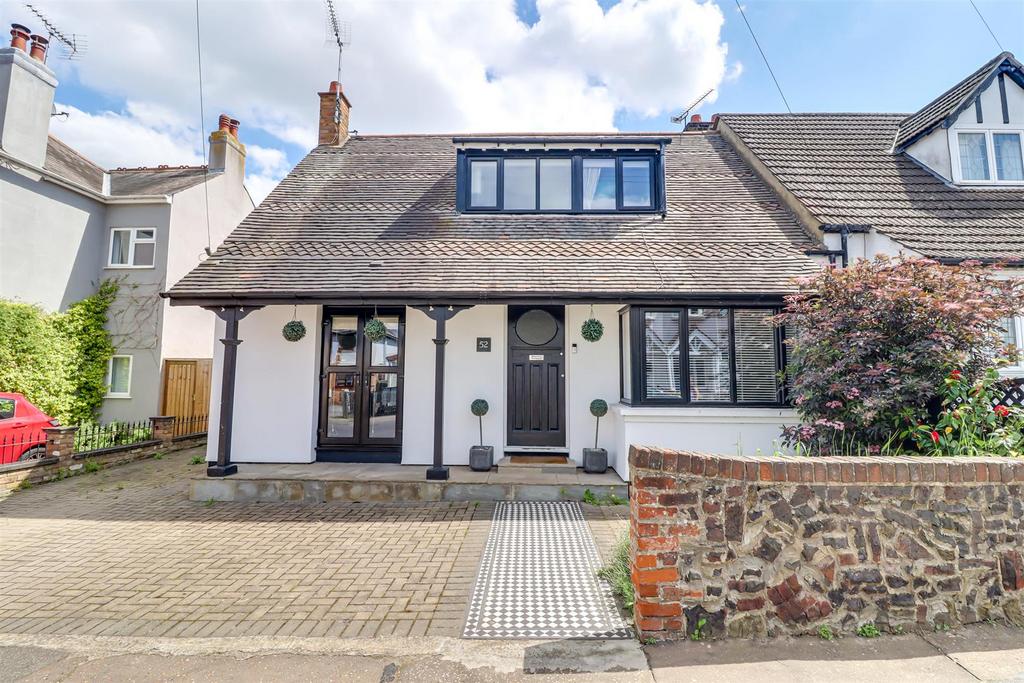 Nelson Road, LeighonSea SS9 4 bed semidetached house for sale £625,000