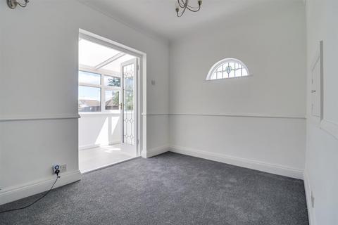 2 bedroom detached bungalow for sale, Woodside, Leigh-on-Sea SS9