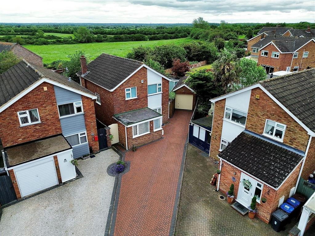 Wensleydale Close, Barwell, Leicester 3 bed detached house for sale £