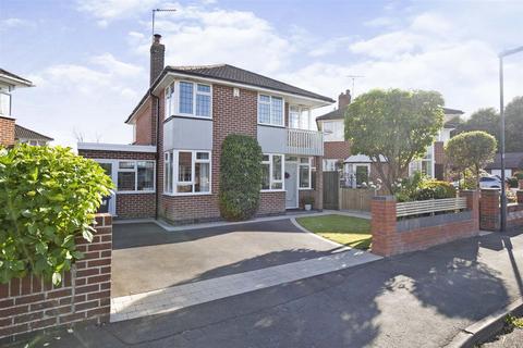 3 bedroom detached house for sale, Suncliffe Drive, Kenilworth