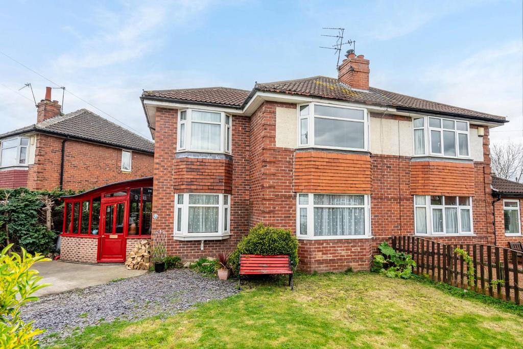 Byron Drive, York 3 bed semidetached house £315,000